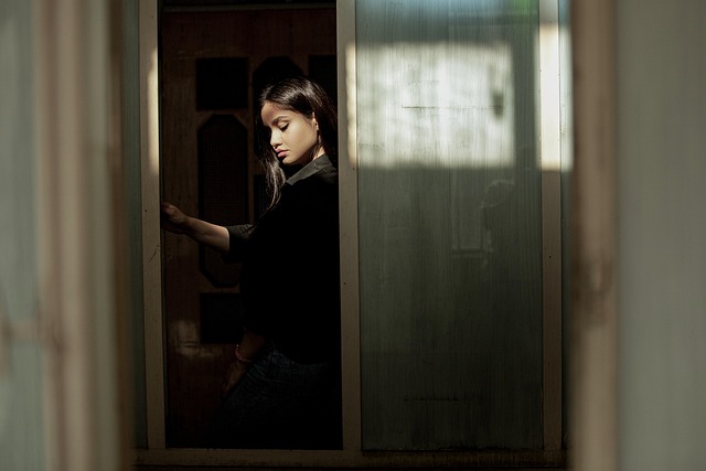 人に興味がない女性の特徴とは？【行動・性格・会話の共通点】